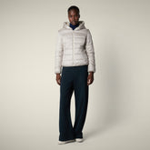 Veste pour femme réversible modèle Este en fourrure Animal Free beige pluvieux | Save The Duck