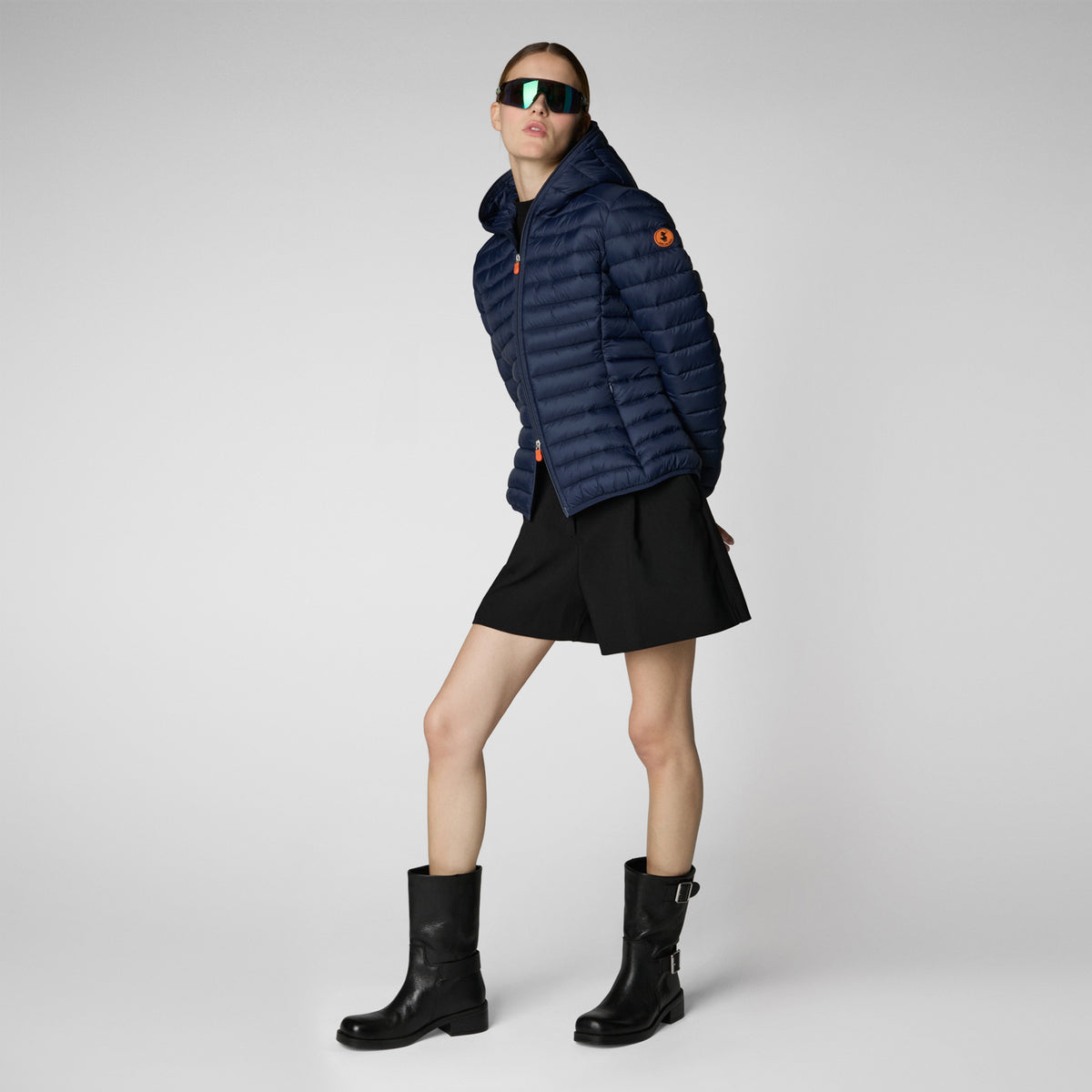 Animal-free Damen-Steppjacke Daisy mit Kapuze in Marineblau