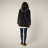 Veste longue pour femme réversible modèle Bridget en fourrure Animal Free brun profond | Save The Duck