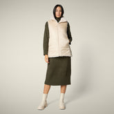 Gilet pour femme réversible modèle Nives en fourrure Animal Free beige sable | Save The Duck