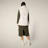 Gilet pour femme réversible modèle Nives en fourrure Animal Free beige sable | Save The Duck