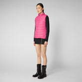 Woman's quilted vest Charlotte in gem pink | Save The Duck
