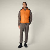Gilet uomo animal free Mohan arancione ambra - FW25 MAN COLLECTION | Save The Duck